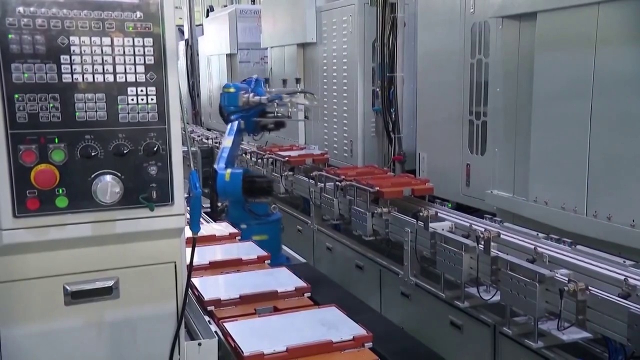 中国工厂自动化生产线机械臂近景特写多角度视频素材