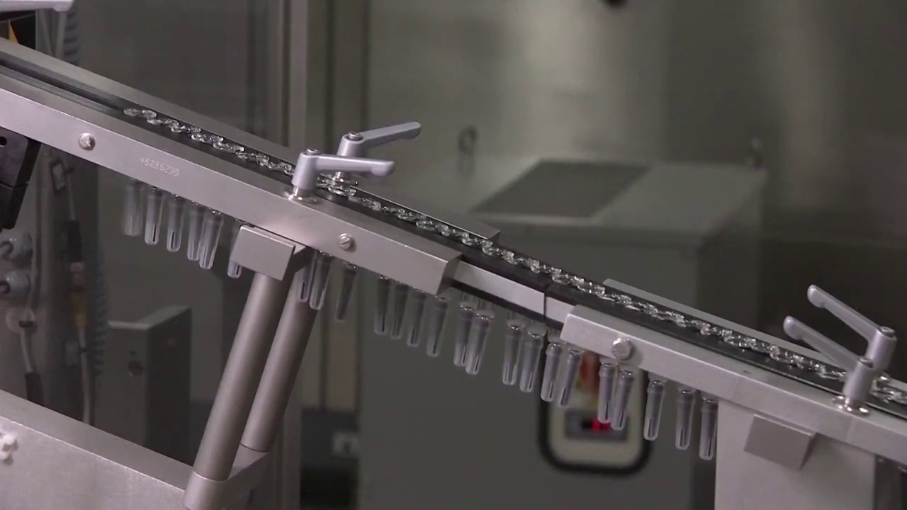 中国医疗用品生产工厂自动化流水线近景特写视频素材