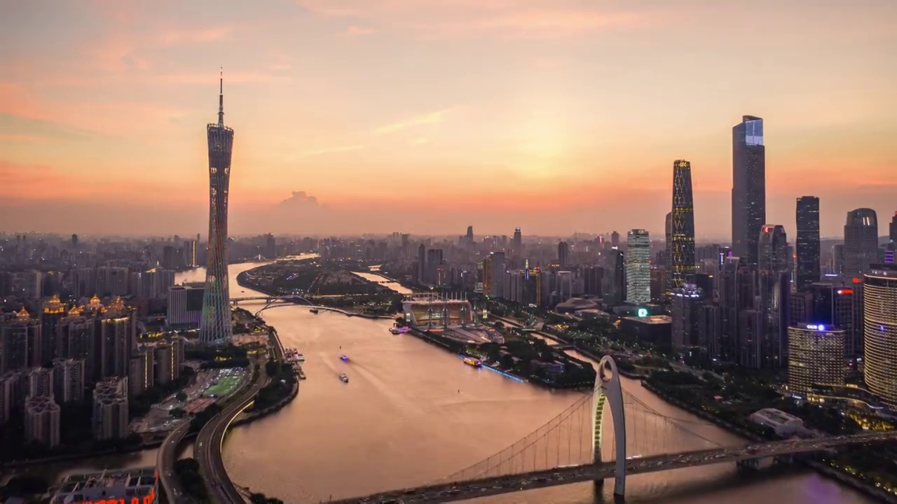 航拍晚霞中的广州珠江新城、广州塔、猎德大桥视频素材