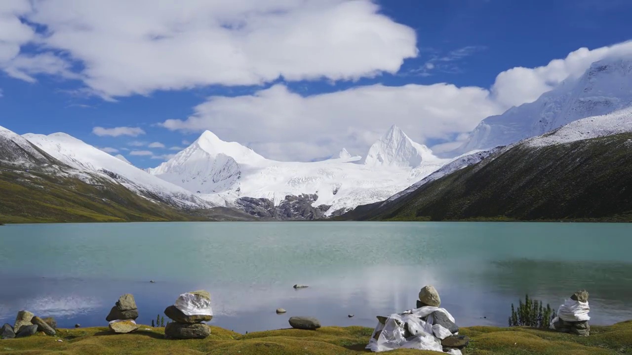 西藏那曲地区比如县萨普雪山风光，萨普神山延时摄影视频下载