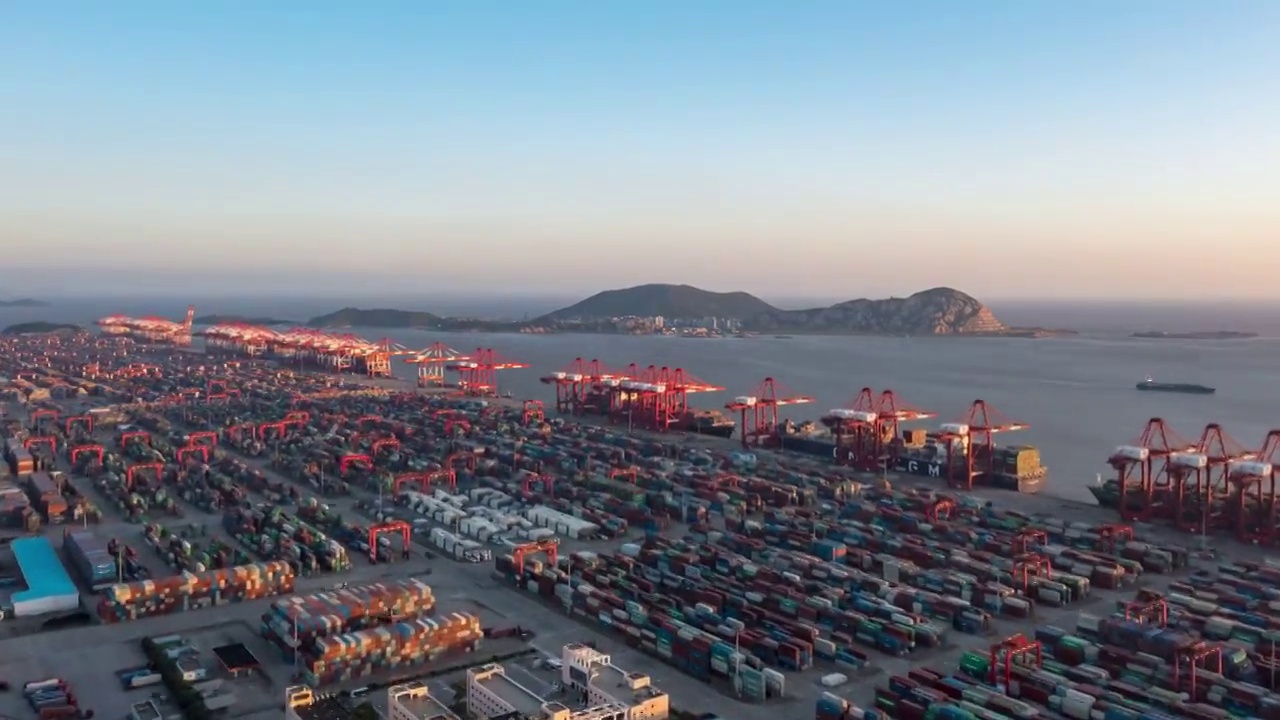 上海洋山港码头延时航拍视频素材
