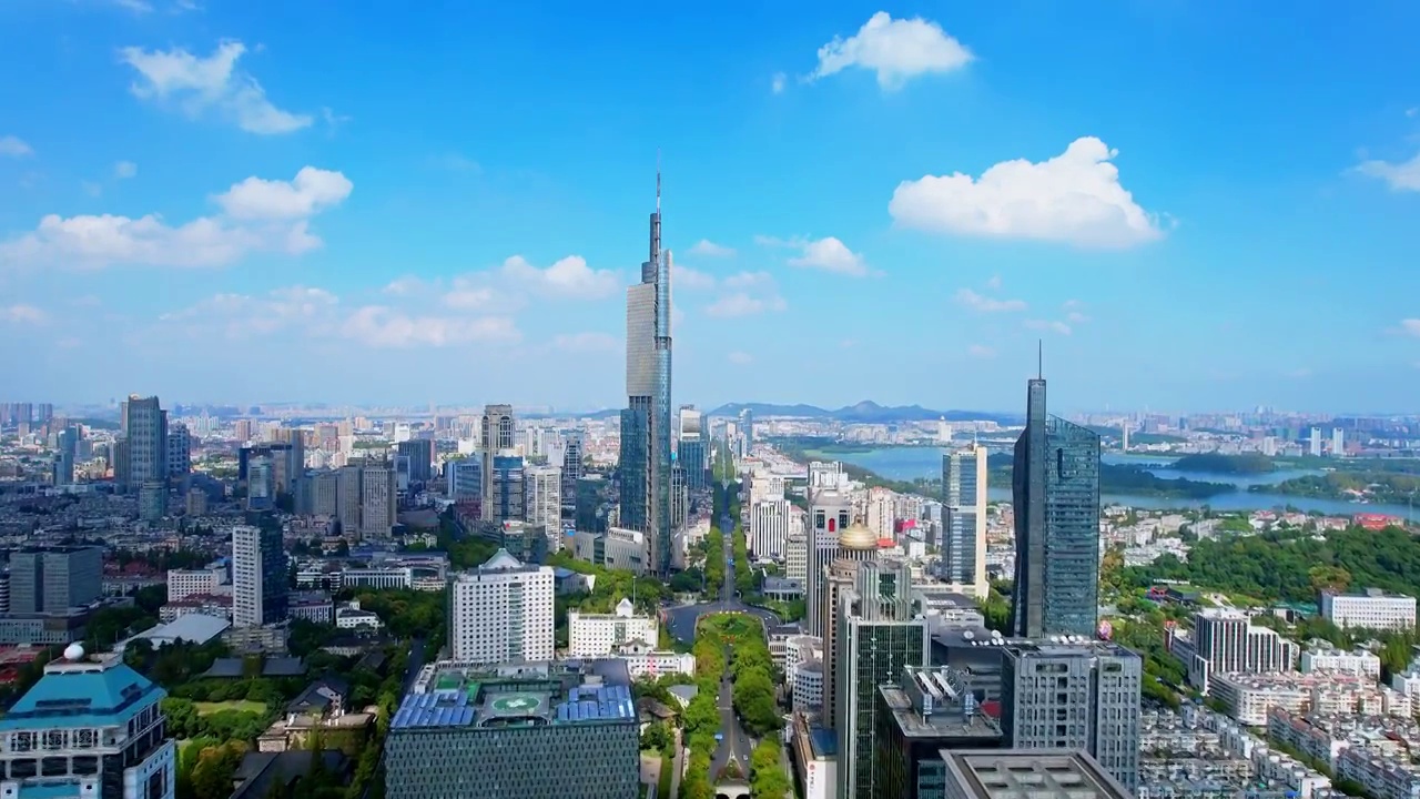 中国江苏南京紫峰大厦和城市天际线航拍风光视频素材