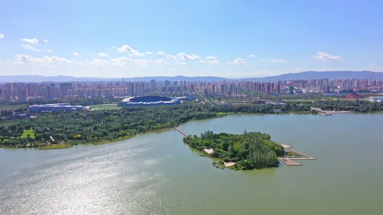 4K航拍大同市文瀛湖小岛空镜头视频下载