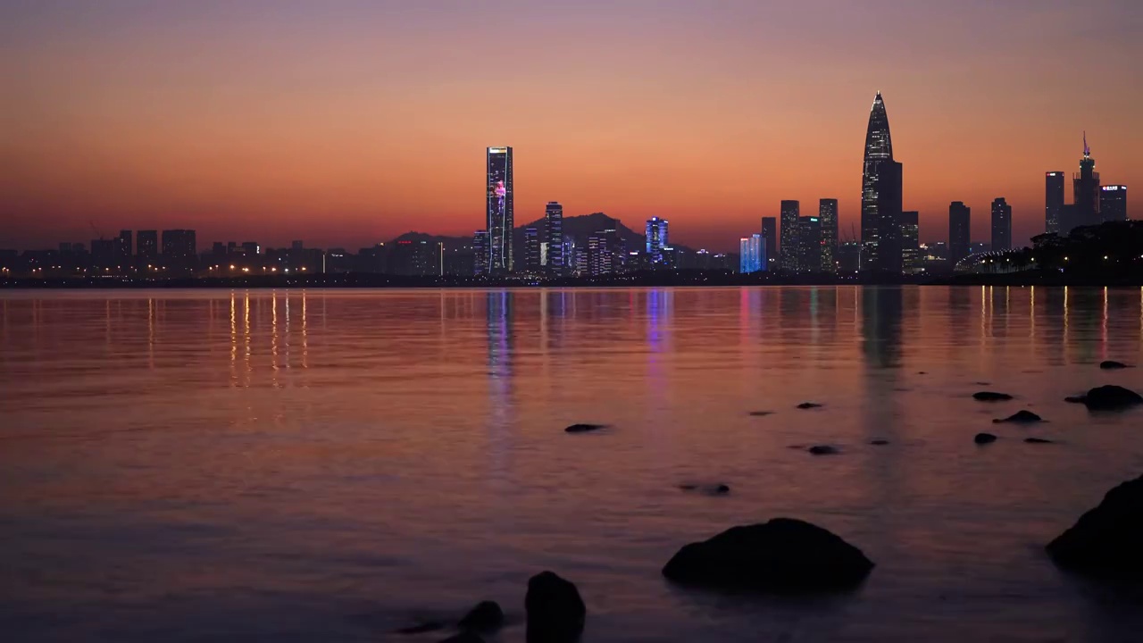 4K深圳湾海岸城市天际线广角固定机位视频素材