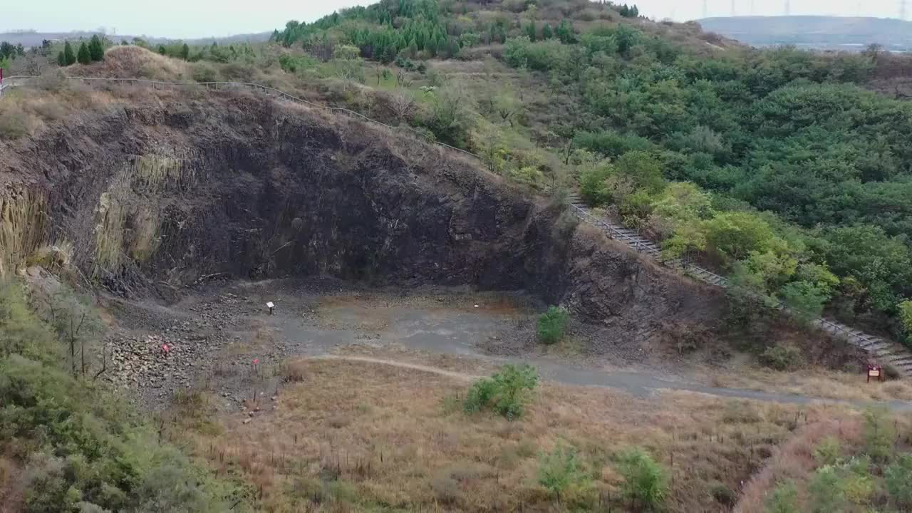 山东潍坊昌乐县火山地质公园火山口视频素材