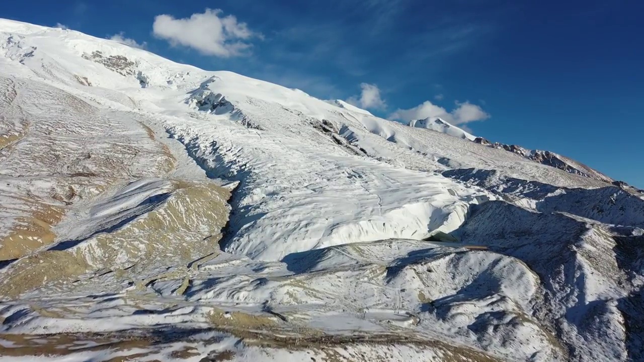 大美新疆：新疆帕米尔高原上的国家级冰川公园，慕士塔格冰川公园视频素材