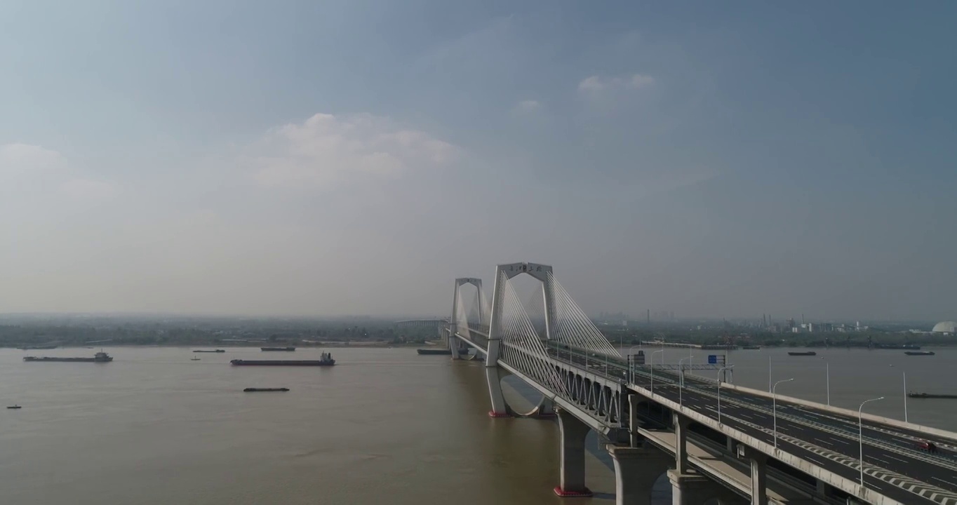 航拍中国安徽省芜湖长江三桥秋季风光视频素材