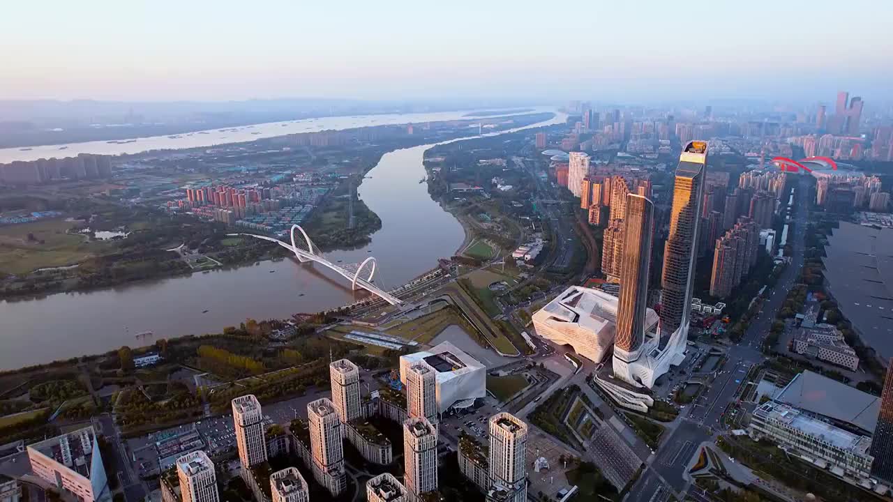 中国江苏南京南京青奥中心和南京眼大桥城市天际线黄昏航拍视频素材