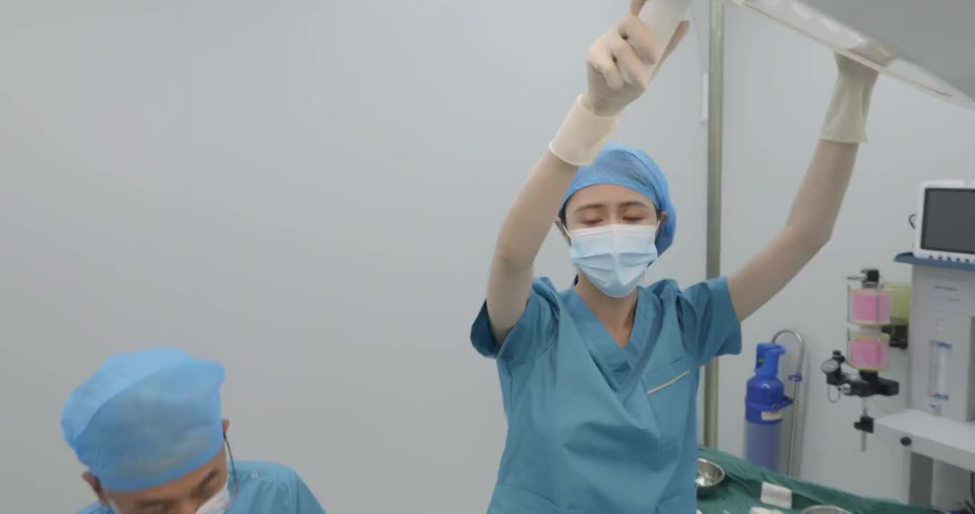 女子做面部整形手术视频素材