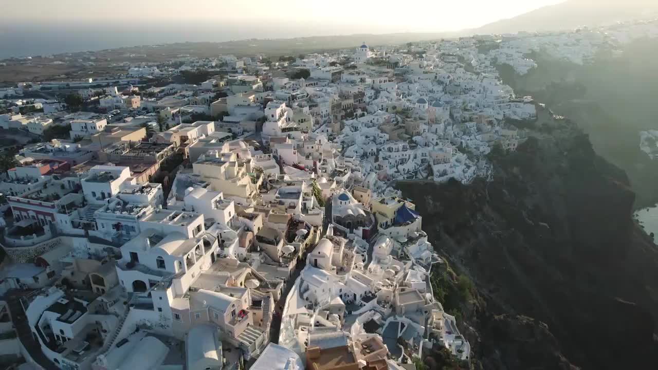 航拍希腊圣托里尼海岛伊亚小镇日出风景视频素材