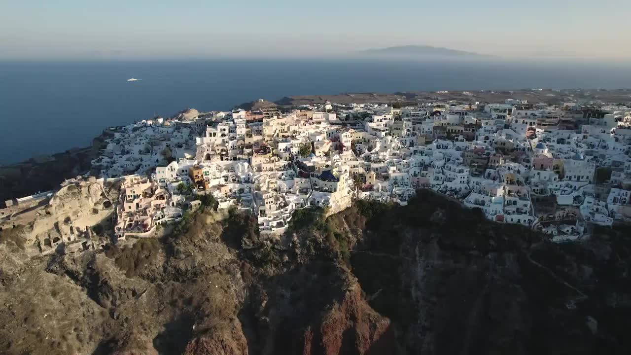 航拍希腊圣托里尼海岛伊亚小镇日出风景视频素材