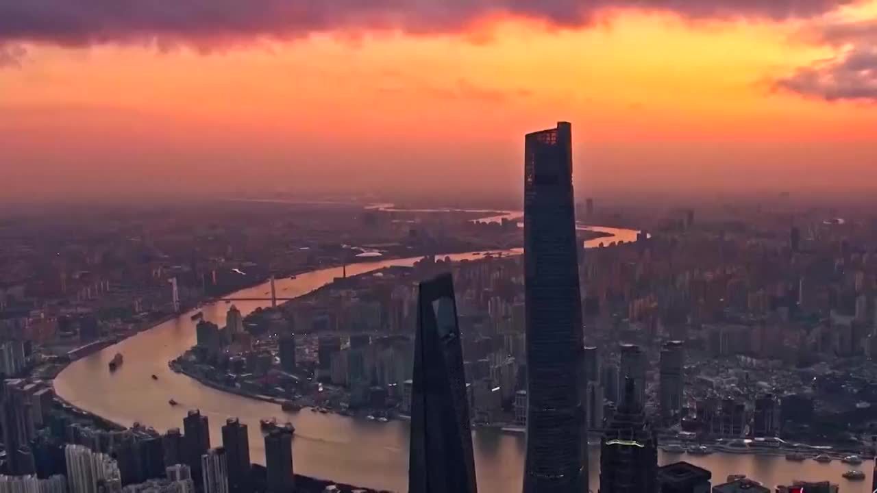 中国上海黄昏日落都市风光广角航拍视频素材