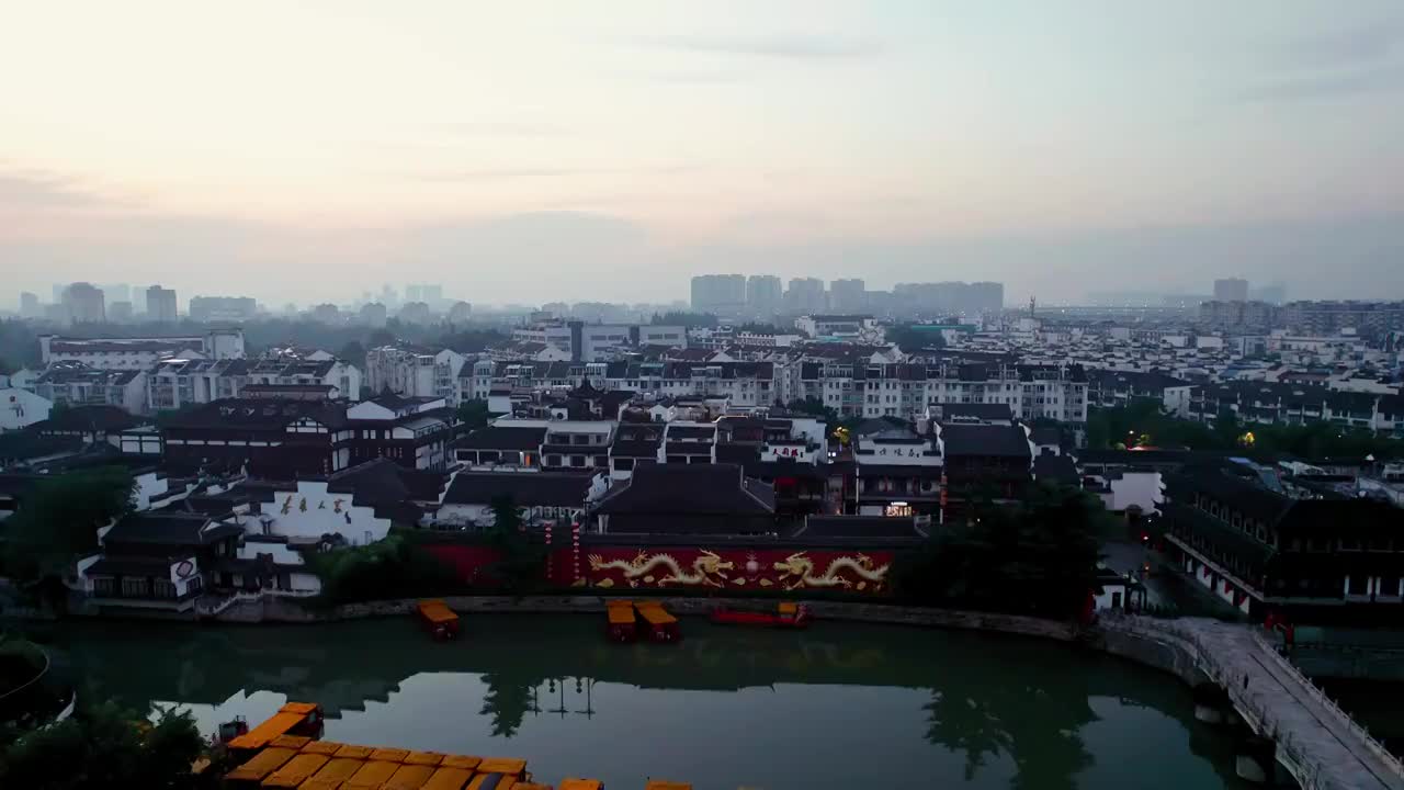 中国江苏南京秦淮河上河道清晨航拍视频素材