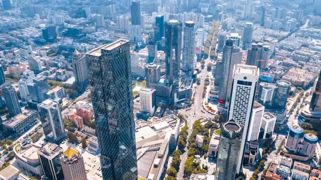 中国江苏南京德基广场和新街口城市天际线俯瞰环绕延时摄影视频素材