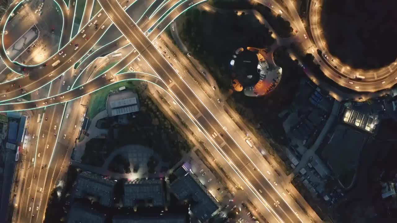 发达的城市立交路网视频素材