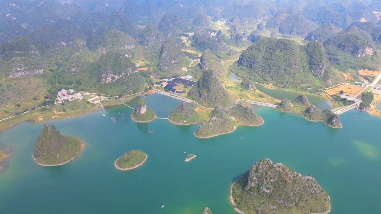 航拍中国广西百色靖西的水上喀斯特美景视频下载