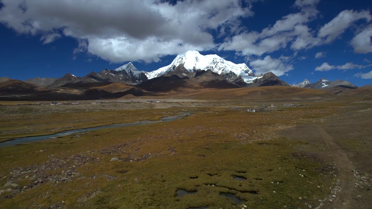 西藏拉萨琼穆岗噶雪山风光视频下载