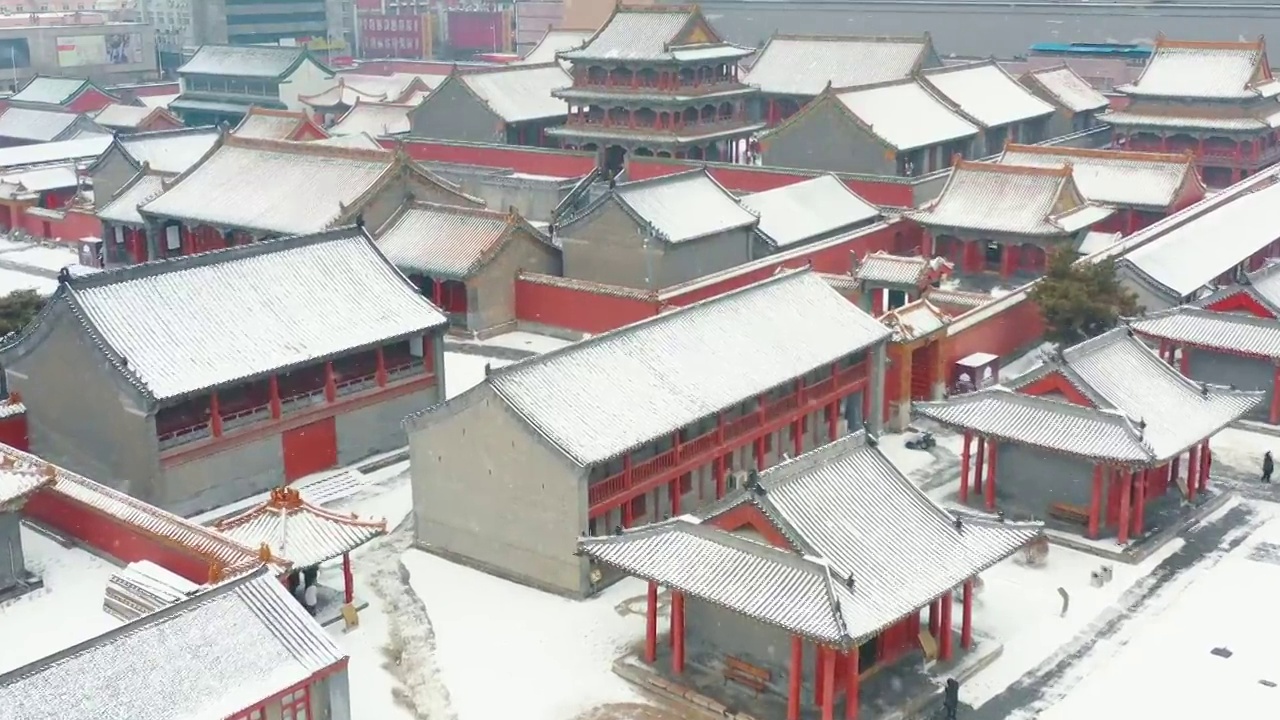 中国沈阳故宫古建筑雪景航拍视频素材