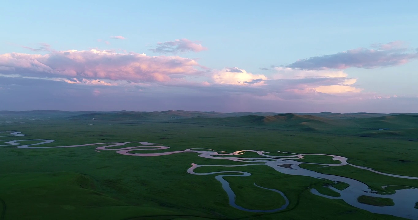 航拍呼伦贝尔草原蜿蜒的河流视频素材
