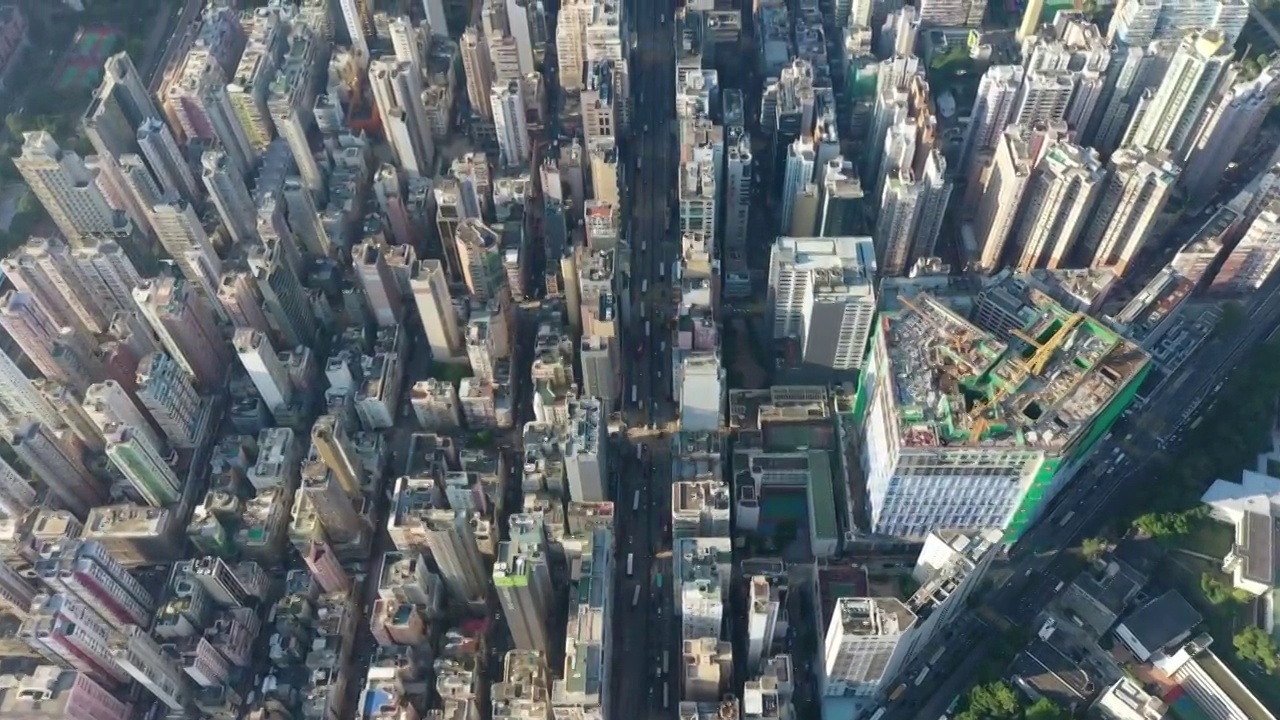 航拍视角下的香港街景建筑群视频下载