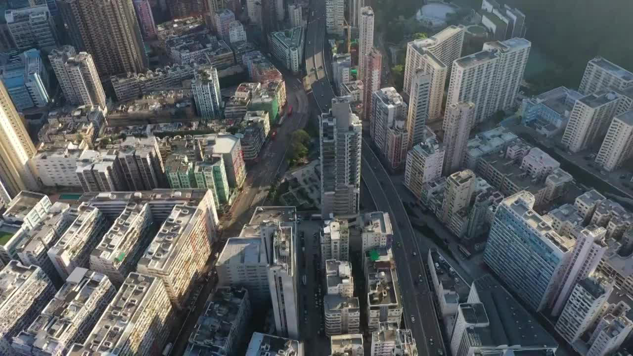 航拍视角下的香港街景建筑群视频下载