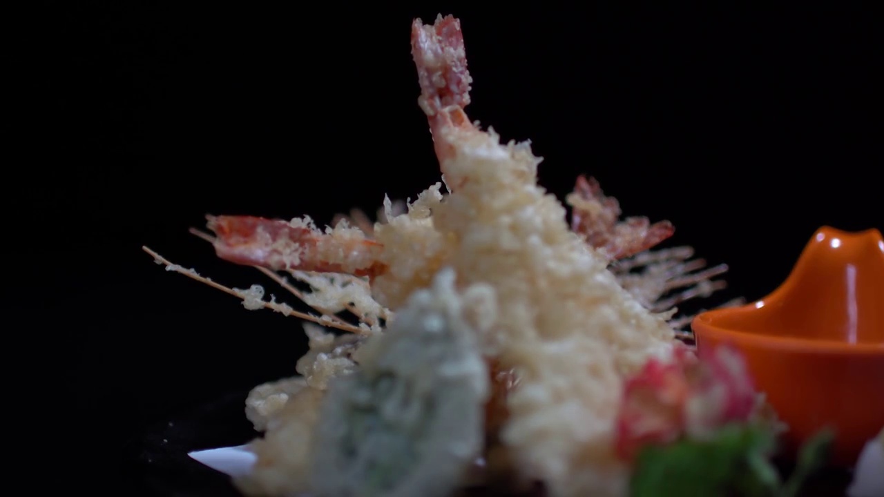 日本料理炸虾天妇罗视频素材