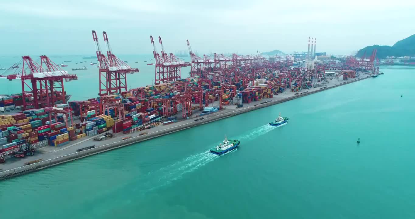无人机拍摄中国深圳货运站视频素材