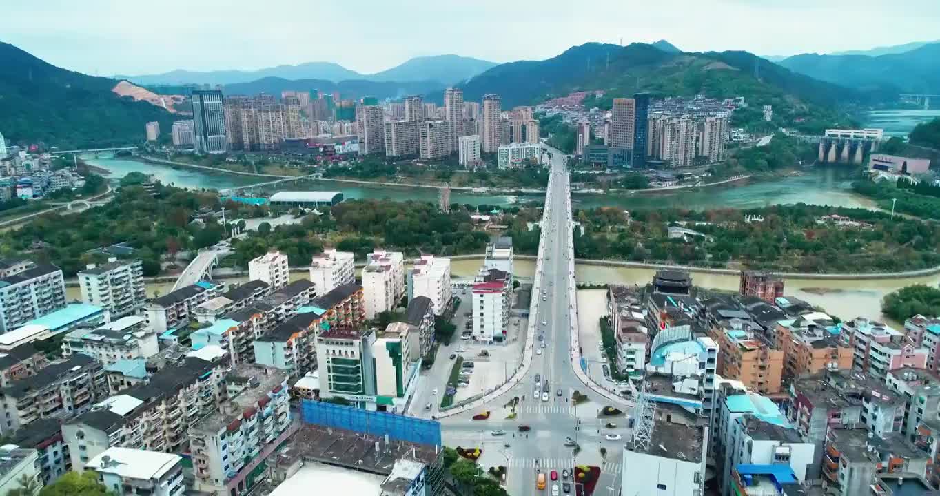 航拍由建筑和交通组成的福建酉溪的城市景观视频素材