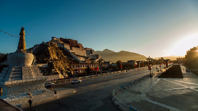 中国西藏拉萨市布达拉宫广场日出延时视频素材