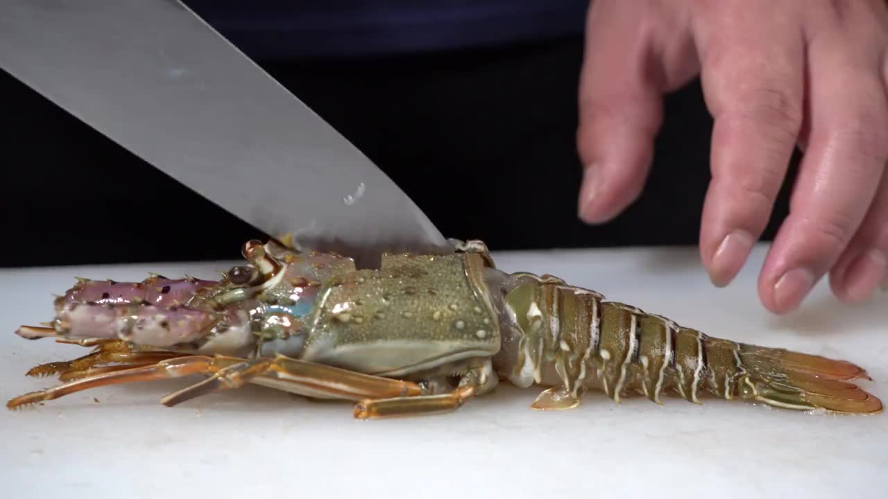 日本厨师制作青龙虾视频素材