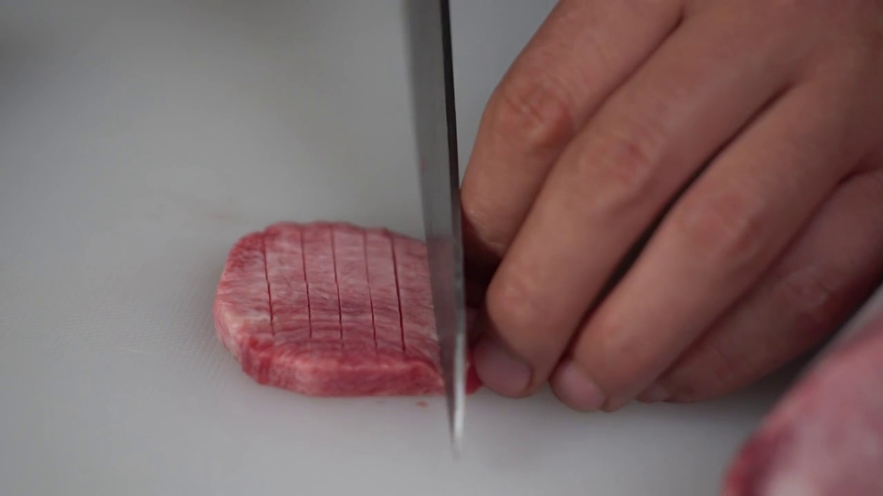 日本合食厨师制作牛肉牛舌和牛视频下载