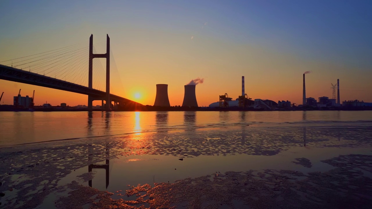 傍晚时刻的上海黄浦江畔视频素材