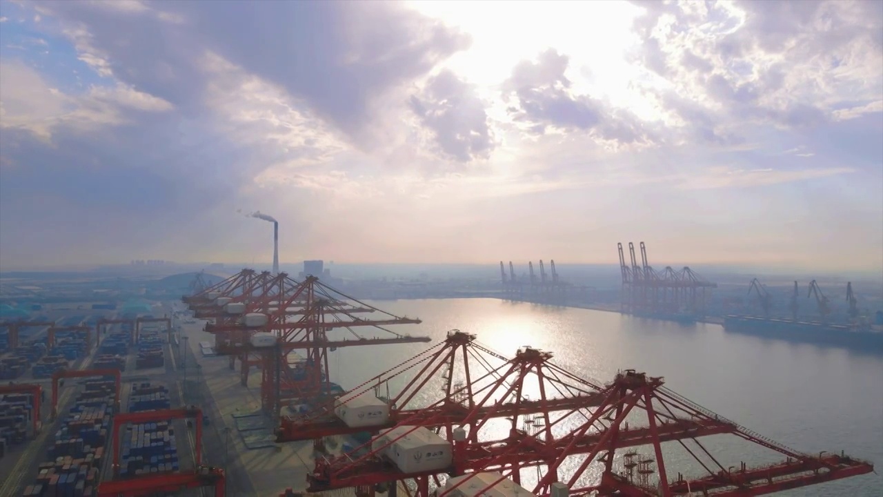 中国沿海繁忙的工业物流港口视频下载