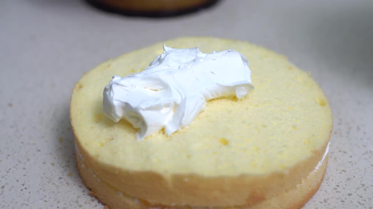 蛋糕店制作生日蛋糕视频素材