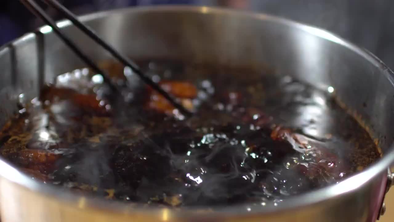 厨师制作叉烧肉视频素材
