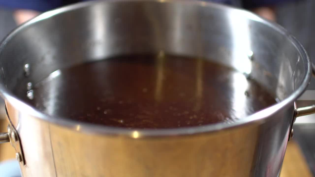 厨师制作叉烧肉视频素材