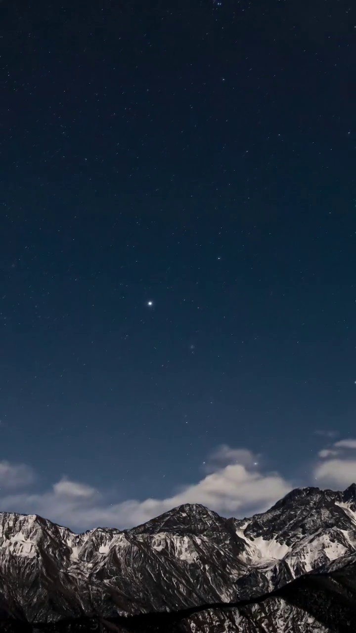 巴朗山上的星空与双子座流星雨视频素材