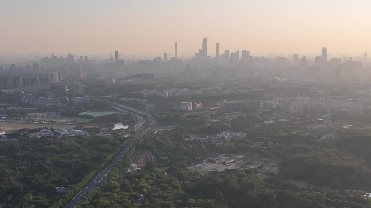 航拍广州华南快速干线和城市地标建筑视频下载