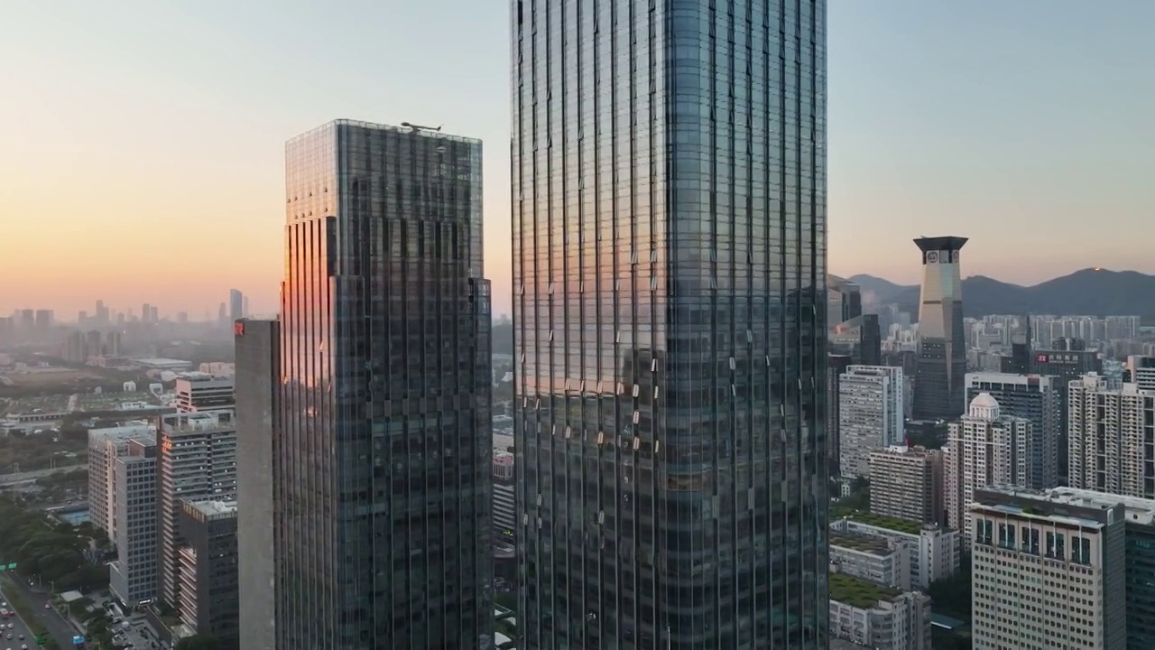 深圳现代建筑特写与日落反射视频素材