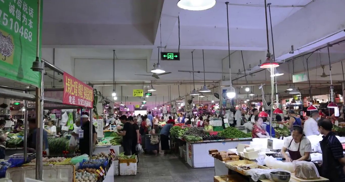 菜市场：人来人往的室内菜市场视频下载