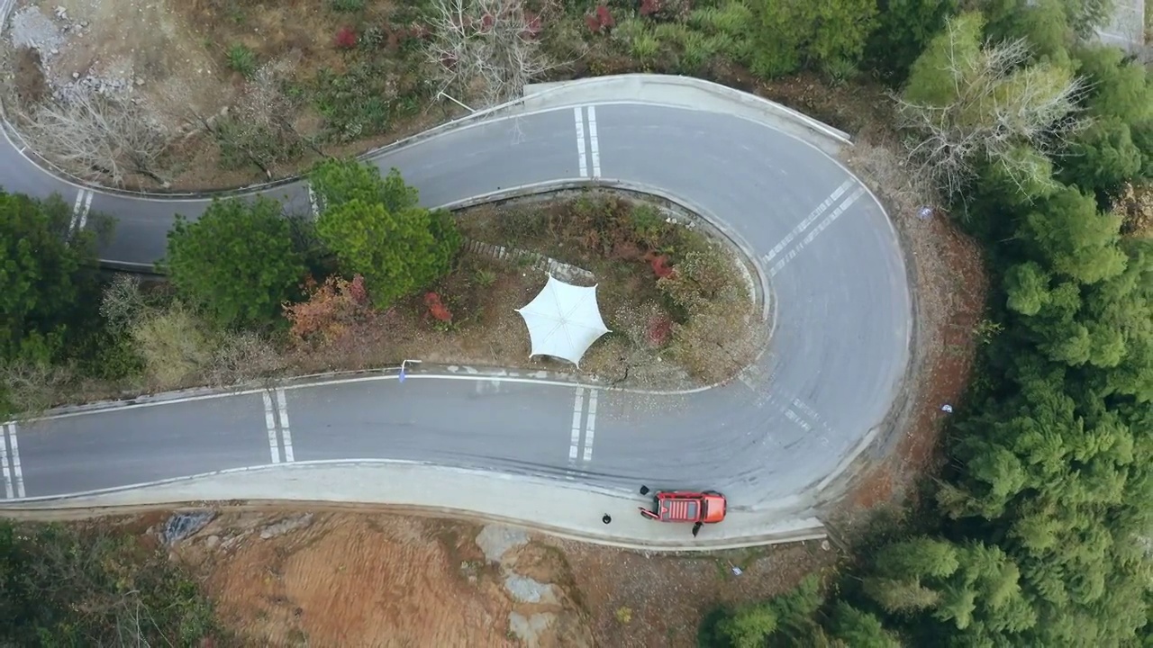 曲折的山路视频素材