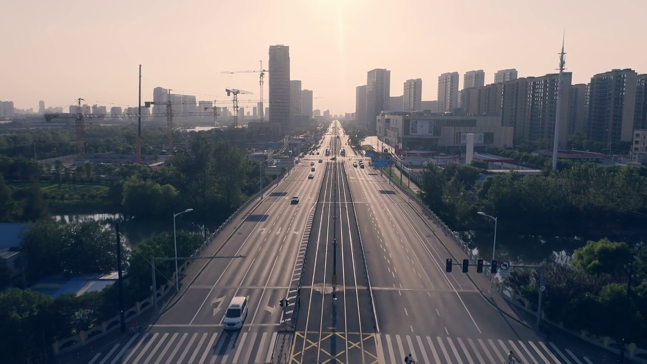 上海松江城市道路,有轨电车视频素材