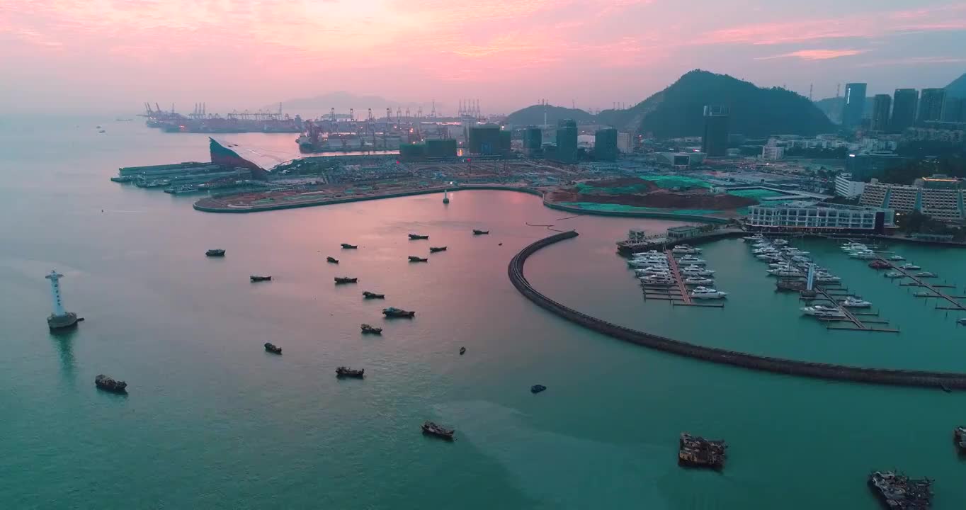 中国，暮色中的深圳码头视频素材