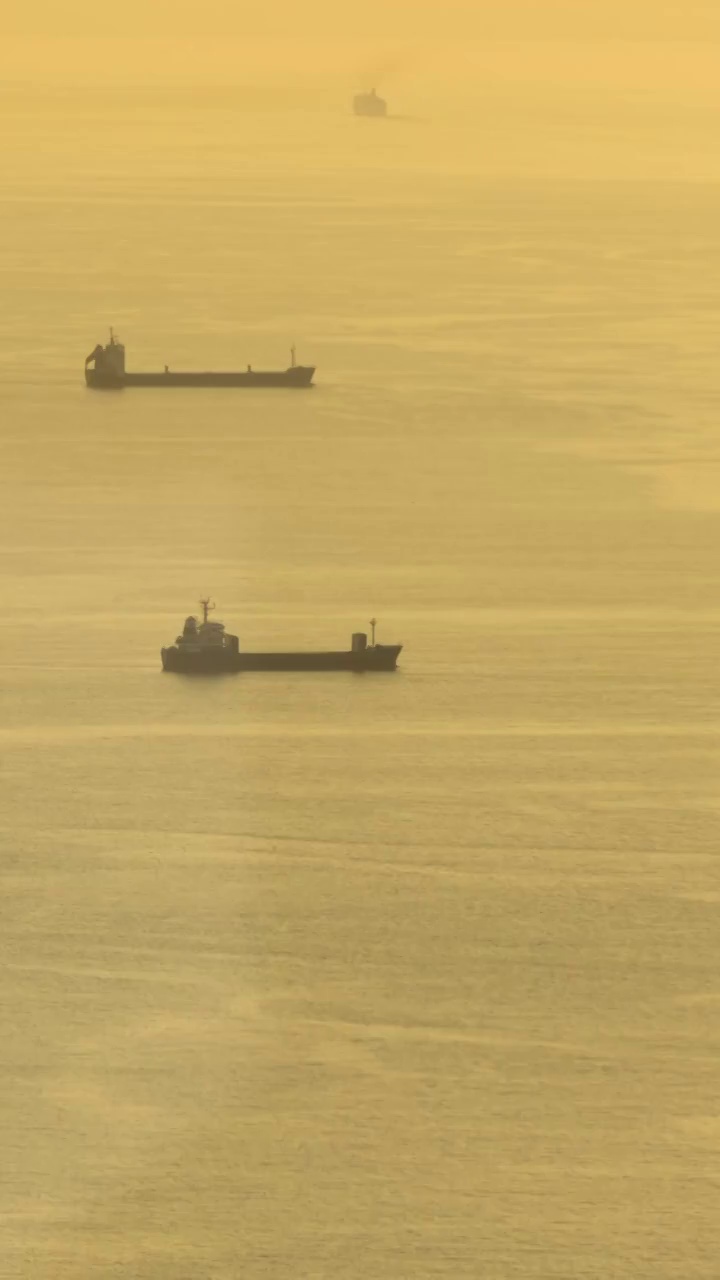 日本海上移动的船视频素材
