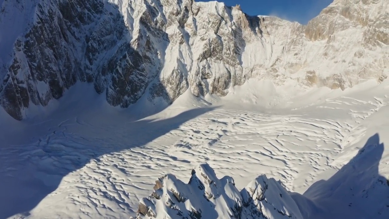 雪山风景航拍视频素材