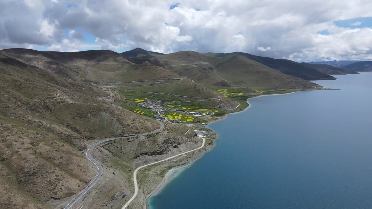 西藏羊卓雍措湖水航拍视频下载