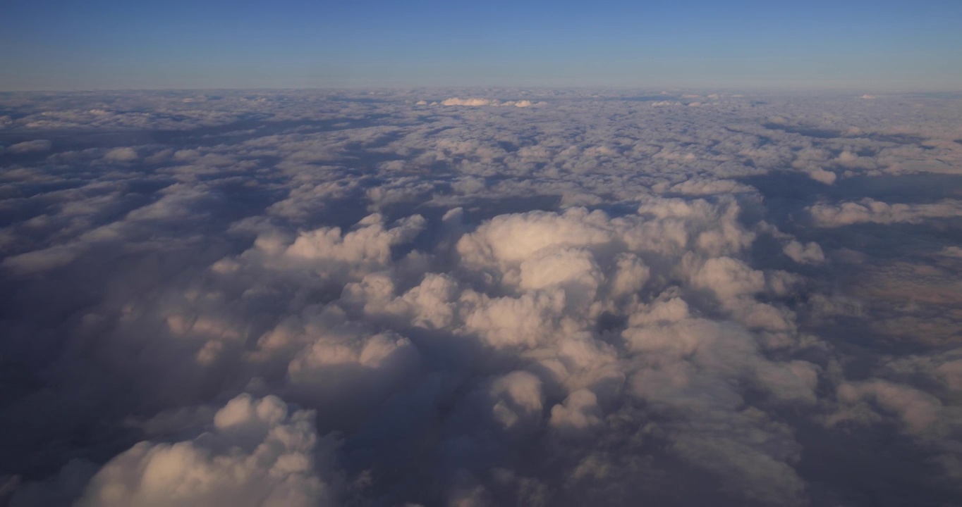 在飞机上拍摄的空中云层视频下载