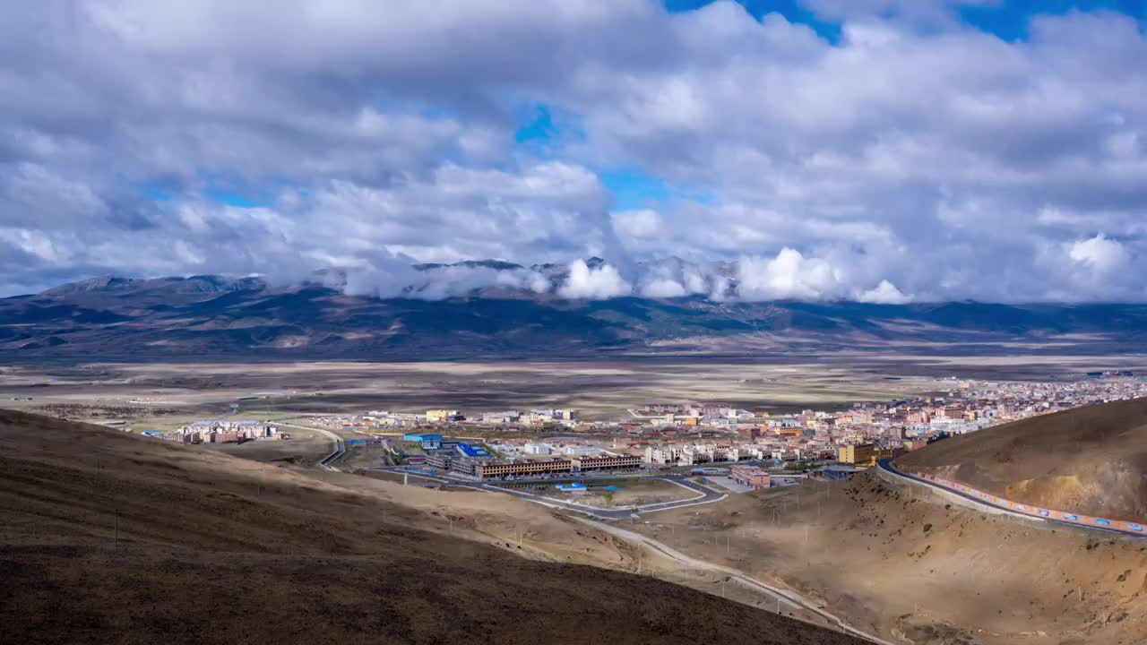 四川甘孜藏族自治州理塘县与雪山延时视频视频素材