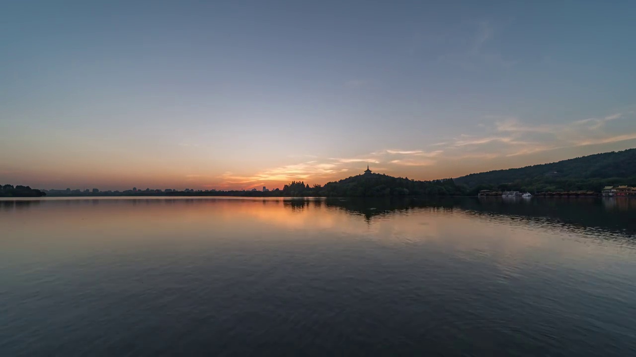 杭州西湖苏堤雷峰塔夜转日日出延时视频素材