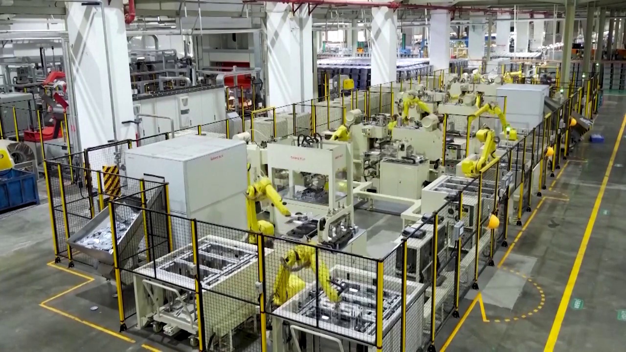 中国工厂内部自动化生产线（选编）视频素材